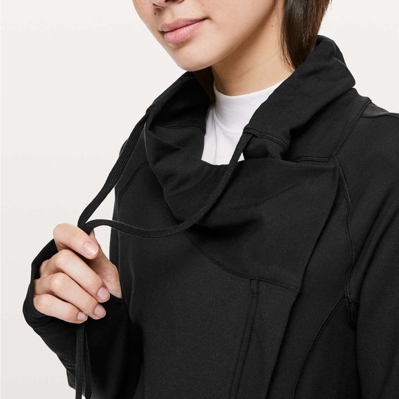 Lululemon Coast Easy Wrap in Black - Picture 3 of 9